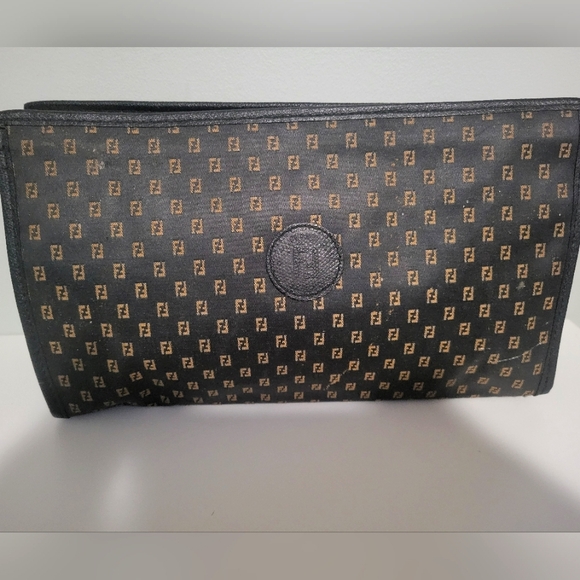 Fendi pouch in great condition. Add a chain and wear it as a purse. - Picture 1 of 16